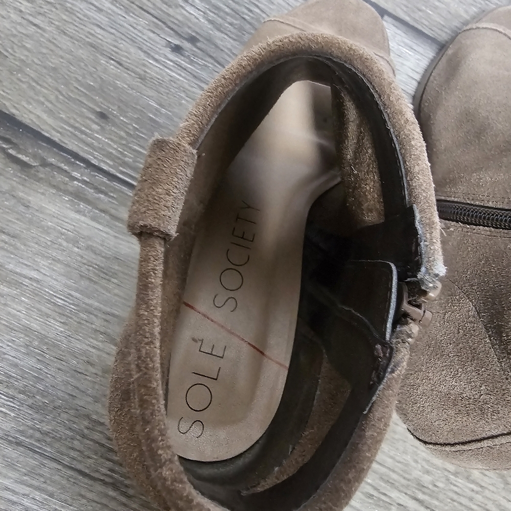 Sole Society Tan Neutral‎ Faux Suede Heeled Booties Minimalist Chic Casual Fall - Picture 4 of 7